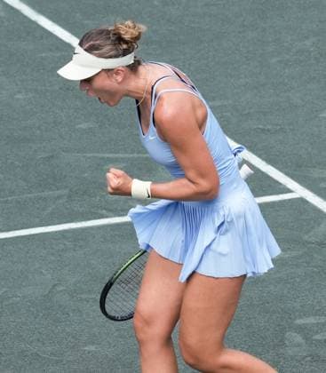 April 4, 2023: Paula Badosa (USA) defeated Mayar Sherif (EGY) 6-3, 6-1, at the Credit One Charleston Open being played at Family Circle Tennis Center in Charleston, South Carolina USA Tennisclix Cal Media Charleston USA - ZUMAc04_ 20230404_zaf_c04_001 Copyright: xLesliexBillmanx