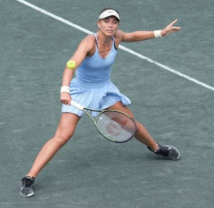 April 4, 2023: Paula Badosa (USA) defeated Mayar Sherif (EGY) 6-3, 6-1, at the Credit One Charleston Open being played at Family Circle Tennis Center in Charleston, South Carolina USA Tennisclix Cal Media Charleston USA - ZUMAc04_ 20230404_zaf_c04_004 Copyright: xLesliexBillmanx