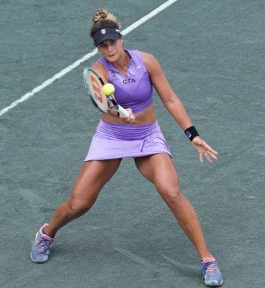 April 4, 2023: Mayar Sherif (EGY) loses to Paula Badosa (USA), 6-3, 6-1 at the Credit One Charleston Open being played at Family Circle Tennis Center in Charleston, South Carolina, {USA} Tennisclix Cal Media Charleston USA - ZUMAc04_ 20230404_zaf_c04_003 Copyright: xLesliexBillmanx