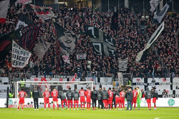 Sport Themen der Woche KW14 Sport Bilder des Tages 04.04.2023, xovx, Fußball DFB Pokal Viertelfinale, Eintracht Frankfurt - 1. FC Union Berlin Die Spieler von Eintracht Frankfurt bejubeln das Erreichen des DFB-Pokal-Halbinales (DFL DFB REGULATIONS PROHIBIT ANY USE OF PHOTOGRAPHS as IMAGE SEQUENCES and or QUASI-VIDEO) emspor Frankfurt *** 04 04 2023, xovx, soccer DFB Pokal quarterfinals, Eintracht Frankfurt 1 FC Union Berlin Eintracht Frankfurt players celebrate reaching the DFB Pokal semifinals DFL DFB REGULATES PROHIBIT ANY USE OF PHOTOGRAPHS as IMAGE SEQUENCES and or QUASI VIDEO emspor Frankfurt