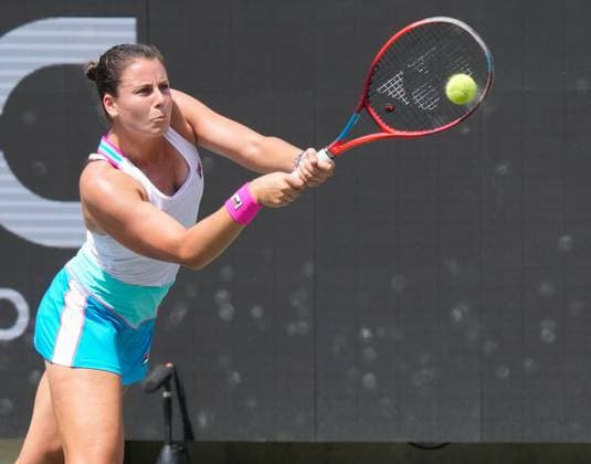 April 4, 2023: Emma Navarro (USA loses to Madison Keys (USA), 6-4, 6-3 at the Credit One Charleston Open being played at Family Circle Tennis Center in Charleston, South Carolina, {USA} Tennisclix Charleston USA - ZUMAc04_ 20230404_zaf_c04_040 Copyright: xLesliexBillmanx