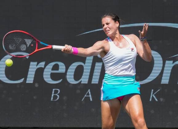 April 4, 2023: Emma Navarro (USA loses to Madison Keys (USA), 6-4, 6-3 at the Credit One Charleston Open being played at Family Circle Tennis Center in Charleston, South Carolina, {USA} Tennisclix Charleston USA - ZUMAc04_ 20230404_zaf_c04_048 Copyright: xLesliexBillmanx