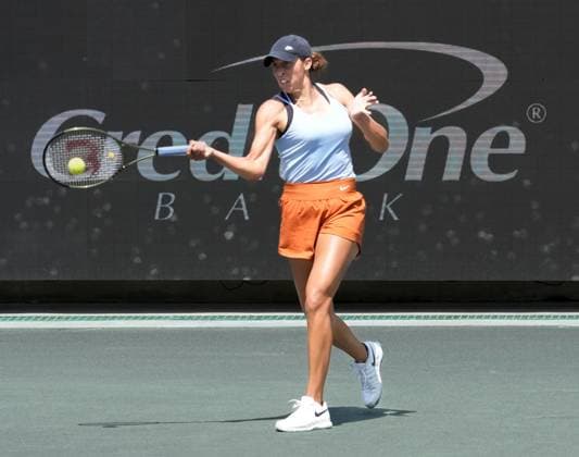 April 4, 2023: Madison Keys (USA) defeated Emma Navarro (USA 6-4, 6-3, at the Credit One Charleston Open being played at Family Circle Tennis Center in Charleston, South Carolina USA Tennisclix Charleston USA - ZUMAc04_ 20230404_zaf_c04_052 Copyright: xLesliexBillmanx