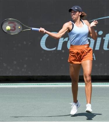 April 4, 2023: Madison Keys (USA) defeated Emma Navarro (USA 6-4, 6-3, at the Credit One Charleston Open being played at Family Circle Tennis Center in Charleston, South Carolina USA Tennisclix Charleston USA - ZUMAc04_ 20230404_zaf_c04_053 Copyright: xLesliexBillmanx