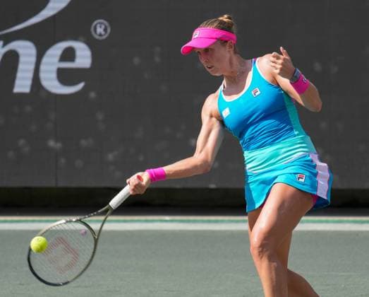 April 4, 2023: Shelby Rogers (USA) defeated Danielle Collins (USA) 6-7, 6-4, 6-1, at the Credit One Charleston Open being played at Family Circle Tennis Center in Charleston, South Carolina USA Tennisclix Cal Media Charleston USA - ZUMAc04_ 20230404_zaf_c04_123 Copyright: xLesliexBillmanx