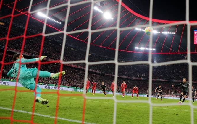 Sport Themen der Woche KW14 Sport Bilder des Tages (230405) -- MUNICH, April 5, 2023 -- Yann Sommer (1st L), goalkeeper of Bayern Munich, fails to save the penalty kick from Lucas Hoeler (2nd R) of Freiburg during the German Cup quarterfinal football match between Bayern Munich and SC Freiburg in Munich, Germany, April 4, 2023. (Photo by Xinhua) (SP)GERMANY-MUNICH-FOOTBALL-GERMAN CUP-BAYERN MUNICH VS FREIBURG PhilippexRuiz 