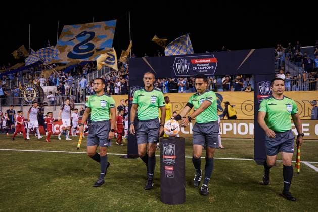 Fußball, CONCACAF Champions League, Philadelphia Union - Atlas Guadalajara Referee Said Martinez of Honduras during the game Philadelphia Union (USA) vs Atlas FC (MEX), corresponding to Quarterfinals first leg match of the 2023 Scotiabank Concacaf Champions League, at Subaru Park Stadium, on April 04, 2023. <br><br> Arbitro Said Martinez of Honduras durante el partido Philadelphia Union (USA) vs Atlas FC (MEX), correspondiente al partido de Ida de Cuartos de final de la Liga de Campeones Scotiabank Concacaf 2023, en el Estadio Subaru Park, el 04 de Abril de 2023. SCCL 2023 Philadelphia Union (USA) vs Atlas (MEX) CFI 