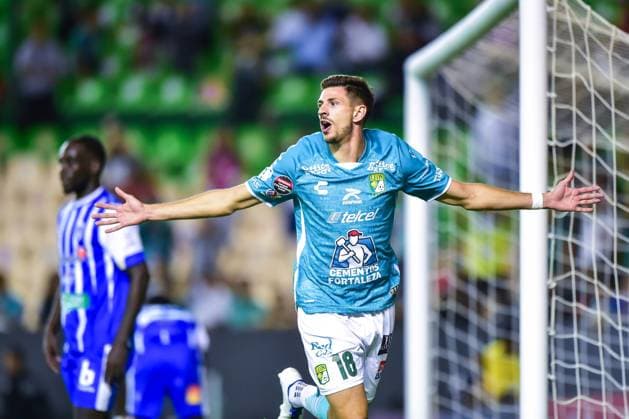 Fußball, CONCACAF Champions League, Violette FC - Leon FC Lucas Di Yorio celebrates his goal 4-0 of Leon during the game Leon FC (MEX) vs Violette FC (HAI), corresponding to Quarterfinals first leg match of the 2023 Scotiabank Concacaf Champions League, at Nou Camp Leon Stadium, on April 04, 2023. <br><br> Lucas Di Yorio celebra su gol 4-0 de Leon durante el partido Leon FC (MEX) vs Violette FC (HAI), correspondiente al partido de Ida de Cuartos de final de la Liga de Campeones Scotiabank Concacaf 2023, en el Estadio Nou Camp Leon, el 04 de Abril de 2023. SCCL 2023 Leon FC (MEX) vs Violette FC (HAI) CFI 