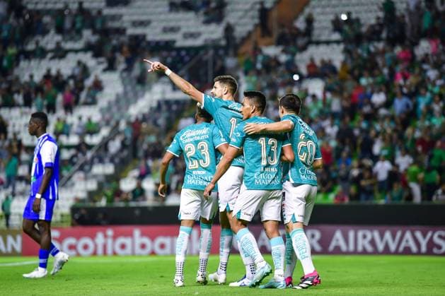 Fußball, CONCACAF Champions League, Violette FC - Leon FC Lucas Di Yorio celebrates his goal 4-0 of Leon during the game Leon FC (MEX) vs Violette FC (HAI), corresponding to Quarterfinals first leg match of the 2023 Scotiabank Concacaf Champions League, at Nou Camp Leon Stadium, on April 04, 2023. <br><br> Lucas Di Yorio celebra su gol 4-0 de Leon durante el partido Leon FC (MEX) vs Violette FC (HAI), correspondiente al partido de Ida de Cuartos de final de la Liga de Campeones Scotiabank Concacaf 2023, en el Estadio Nou Camp Leon, el 04 de Abril de 2023. SCCL 2023 Leon FC (MEX) vs Violette FC (HAI) CFI 