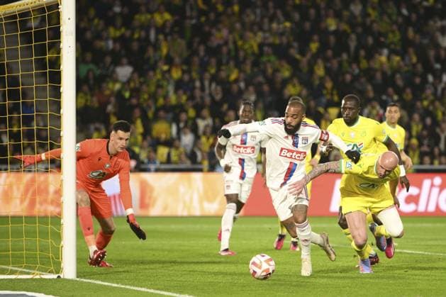 Alexandre Lacazette (OL) vs Nicolas Pallois (Nantes) Moussa Sissoko (Nantes) FOOTBALL : FC Nantes vs Lyon - 1 2 Finale de la Coupe de France - 05 04 2023 JBAutissier Panoramic 