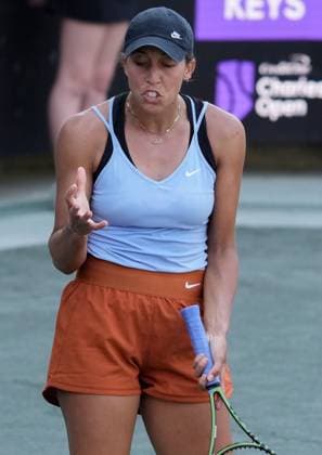 April 5, 2023: Madison Keys (USA) defeated Hailey Baptiste (USA) 6-1, 6-3, at the Credit One Charleston Open being played at Family Circle Tennis Center in Charleston, South Carolina USA Tennisclix Cal Media Charleston USA - ZUMAc04_ 20230405_zaf_c04_018 Copyright: xLesliexBillmanx