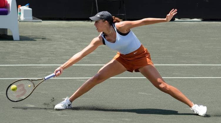 April 5, 2023: Madison Keys (USA) defeated Hailey Baptiste (USA) 6-1, 6-3, at the Credit One Charleston Open being played at Family Circle Tennis Center in Charleston, South Carolina USA Tennisclix Cal Media Charleston USA - ZUMAc04_ 20230405_zaf_c04_024 Copyright: xLesliexBillmanx