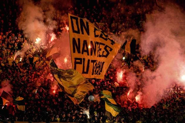Sport Themen der Woche KW14 Sport Bilder des Tages supporters de Nantes - ambiance Fumigenes FOOTBALL : FC Nantes vs Lyon - 1 2 Finale de la Coupe de France - 05 04 2023 JBAutissier Panoramic 