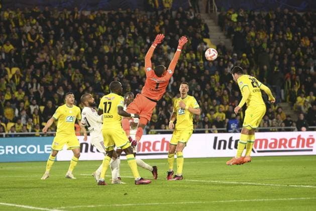 sortie hazardeuse de Alban Lafont (Nantes) Fabien Centonze (Nantes) FOOTBALL : FC Nantes vs Lyon - 1 2 Finale de la Coupe de France - 05 04 2023 JBAutissier Panoramic 