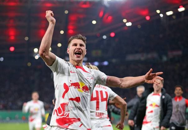 Sport Themen der Woche KW14 Sport Bilder des Tages Sport Bilder des Tages 05.04.2023, Fussball DFB Pokal 2022 2023, Viertelfinale, RB Leipzig - Borussia Dortmund, in der Red Bull Arena Leipzig. Jubel Torschütze Willi Orban (RB Leipzig) zum Tor zum 2:0 ***DFL and DFB regulations prohibit any use of photographs as image sequences and or quasi-video.*** *** 05 04 2023, Football DFB Pokal 2022 2023, Quarterfinal, RB Leipzig Borussia Dortmund, at Red Bull Arena Leipzig cheering goal scorer Willi Orban RB Leipzig to score 2 0 DFL and DFB regulations prohibit any use of photographs as image sequences and or quasi video