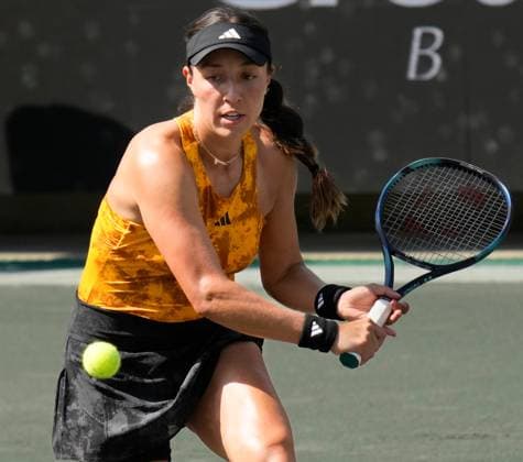 April 5, 2023: Jessica Pegula (USA) defeated Anna Blinkova 6-1, 6-3, at the Credit One Charleston Open being played at Family Circle Tennis Center in Charleston, South Carolina USA Tennisclix Cal Media Charleston USA - ZUMAc04_ 20230405_zaf_c04_102 Copyright: xLesliexBillmanx