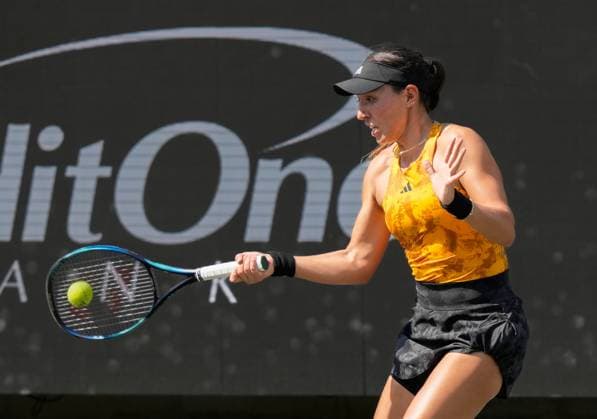 April 5, 2023: Jessica Pegula (USA) defeated Anna Blinkova 6-1, 6-3, at the Credit One Charleston Open being played at Family Circle Tennis Center in Charleston, South Carolina USA Tennisclix Cal Media Charleston USA - ZUMAc04_ 20230405_zaf_c04_108 Copyright: xLesliexBillmanx