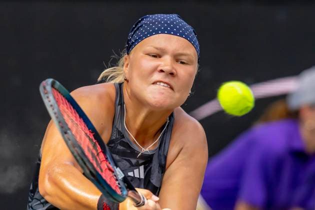 Sport Bilder des Tages April 6, 2023, Charleston, SC, United States of America: DIANA SHNAIDER USA plays against (12) PAULA BADOSA ESP at the WTA, Tennis Damen Series for the Credit One Charleston Open in Charleston, SC, USA. Charleston United States of America - ZUMAa161 20230406_zaa_a161_019 Copyright: xWalterxG.xArcexSr.x