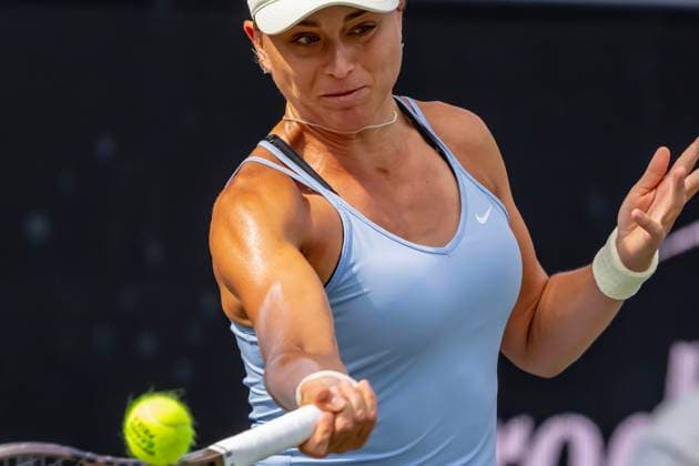 April 6, 2023, Charleston, SC, United States of America: (12) PAULA BADOSA ESP plays against DIANA SHNAIDER USA at the WTA, Tennis Damen Series for the Credit One Charleston Open in Charleston, SC, USA. WTA Series 2023: Credit One Charleston Open  - ZUMAa161 20230406_zaa_a161_009 Copyright: xWalterxG.xArcexSr.x