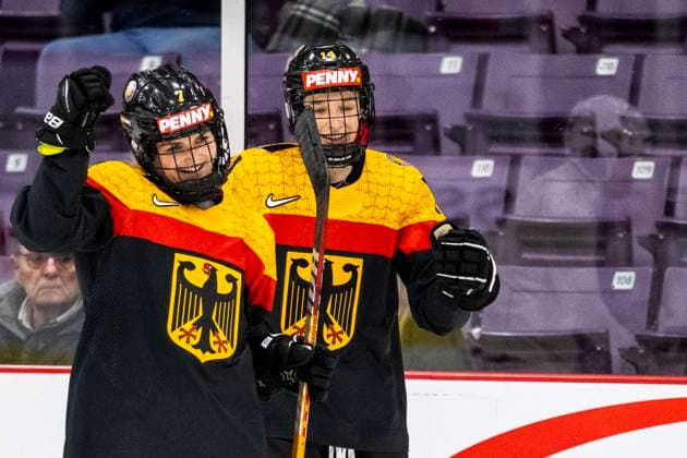 Sport Themen der Woche KW14 Sport Bilder des Tages 230406 Franziska Feldmeier and Carina Strobel of Germany celebrate during the 2023 IIHF Women s World Championship, WM, Weltmeisterschaft group stage game between Germany and Sweden on April 6, 2023 in Brampton. Photo: Mathilda Ahlberg BILDBYRAN kod MA MA0450 ishockey Ice hockey, Eishockey vm dam 2023 iihf womens world championship dam vm ishockey vm tyskland sverige sweden women germany bbeng jubel *** 230406 Franziska Feldmeier and Carina Strobel of Germany celebrate during the 2023 IIHF Women s World Championship group stage game between Germany and Sweden on April 6, 2023 in Brampton Photo Mathilda Ahlberg BILDBYRAN kod MA MA0450 ishockey ice hockey vm dam 2023 iihf womens world championship dam vm ishockey vm tyskland sverige sweden women germany bbeng jubel,  Copyright: MATHILDAxAHLBERG BB230406MA084