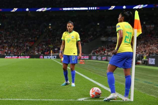 6th April 2023; Wembley Stadium, London, England; Womens Finalissima Football, England versus Brazil; Ariadiana Borges of Brazil waiting for a corner to be taken by team mate Ferraz  ActionPlus12494656 KatiexChan