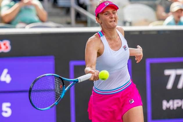 April 6, 2023, Charleston, SC, United States of America: (15) IRINA-CAMELIA BEGU ROU plays against (1) JESSICA PEGULA USA at the WTA, Tennis Damen Series for the Credit One Charleston Open in Charleston, SC, USA. WTA Series 2023: Credit One Charleston Open  - ZUMAa161 20230406_zaa_a161_198 Copyright: xWalterxG.xArcexSr.x