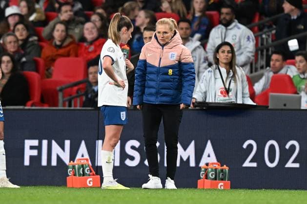 England Women v Brazil CONMEBOL UEFA Women s Champions Cup Finalissima England women manager Sarina Wiegman and Ella Toone of England during the CONMEBOL UEFA Women s Champions Cup Finalissima match between England Women and Brazil at Wembley Stadium, London, England on 6 April 2023. London Wembley Stadium Greater London England Editorial use only , Copyright: xGrahamxHuntx PSI-17188-0072