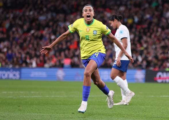 London, England, 6th April 2023. Andressa Alves of Brazil scores to make it 1-1 during the Women s CONMEBOL UEFA Finalissima match at Wembley Stadium, London. Picture credit should read: Paul Terry Sportimage EDITORIAL USE ONLY. No use with unauthorised audio, video, data, fixture lists, club league logos or live services. Online in-match use limited to 120 images, no video emulation. No use in betting, games or single club league player publications. SPI-2352-0018