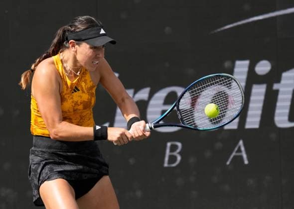 April 6, 2023: Jessica Pegula (USA) defeated Irina-Camelia Begu (ROU) 7-5, 4-6, 6-4, at the Credit One Charleston Open being played at Family Circle Tennis Center in Charleston, South Carolina USA Tennisclix Cal Media Charleston USA - ZUMAc04_ 20230406_zaf_c04_047 Copyright: xLesliexBillmanx