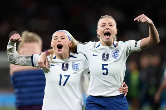 UEFA Women™s Finalissima 06 April 2023, Wembley - UEFA Women™s Finalissima - England v Brazil Women - Chloe Kelly and Leah Williamson of England celebrate victory - Photo: Charlotte Wilson Offside. London UK Copyright: xCharlottexWilsonx xOffsidexOffside
