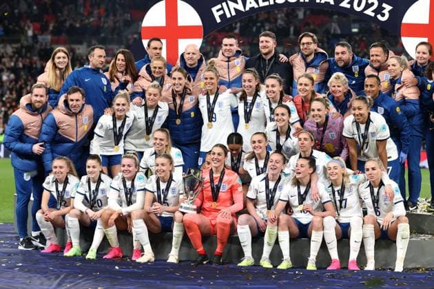 UEFA Women™s Finalissima 06 April 2023, Wembley - UEFA Women™s Finalissima - England v Brazil Women - the England squad celebrate with the trophy - Photo: Charlotte Wilson Offside. London UK Copyright: xCharlottexWilsonx xOffsidexOffside