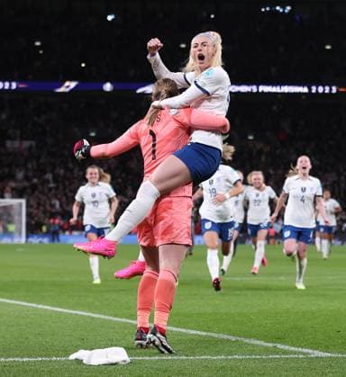 London, England, 6th April 2023. Chloe Kelly of England and Mary Earps of England celebrate after their team win the Women s CONMEBOL UEFA Finalissima match at Wembley Stadium, London. Picture credit should read: Paul Terry Sportimage EDITORIAL USE ONLY. No use with unauthorised audio, video, data, fixture lists, club league logos or live services. Online in-match use limited to 120 images, no video emulation. No use in betting, games or single club league player publications. SPI-2352-0046