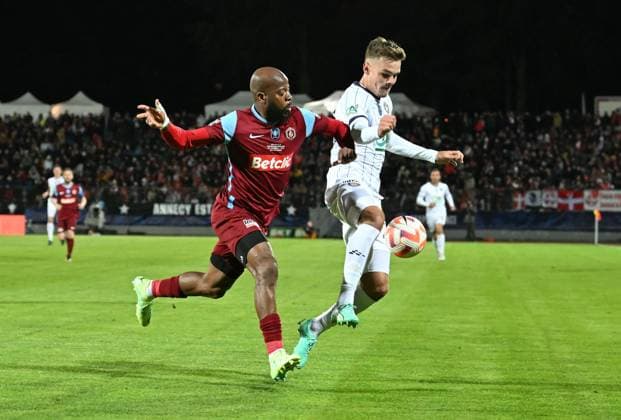 Arnold Temanfo (annecy) vs Thijs Dallinga (toulouse) FOOTBALL: FC Annecy vs Toulouse FC - 1 2 Coupe de France - 06 04 2023 FredericChambert Panoramic 