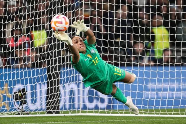 Women™s Finalissima 6 April 2023, London - Women™s Finalissima - England v Brazil Women - Brazil goalkeeper Leticia fails to make a save in the penalty shoot-out - Photo: Charlotte Wilson Offside. London UK Copyright: xCharlottexWilsonx xOffsidexOffside