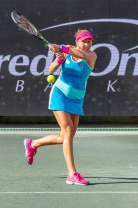 April 6, 2023, Charleston, SC, United States of America: SHELBY ROGERS USA plays against (4) BELINDA BENCIC SUI at the WTA, Tennis Damen Series for the Credit One Charleston Open in Charleston, SC, USA. WTA Series 2023: Credit One Charleston Open  - ZUMAa161 20230406_zaa_a161_237 Copyright: xWalterxG.xArcexSr.x