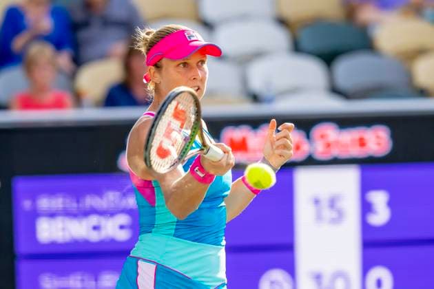 April 6, 2023, Charleston, SC, United States of America: SHELBY ROGERS USA plays against (4) BELINDA BENCIC SUI at the WTA, Tennis Damen Series for the Credit One Charleston Open in Charleston, SC, USA. WTA Series 2023: Credit One Charleston Open  - ZUMAa161 20230406_zaa_a161_248 Copyright: xWalterxG.xArcexSr.x
