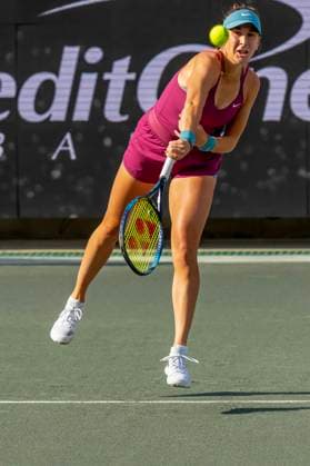 April 6, 2023, Charleston, SC, United States of America: (4) BELINDA BENCIC SUI plays against SHELBY ROGERS USA at the WTA, Tennis Damen Series for the Credit One Charleston Open in Charleston, SC, USA. Charleston United States of America - ZUMAa161 20230406_zaa_a161_225 Copyright: xWalterxG.xArcexSr.x