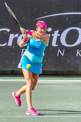 April 6, 2023, Charleston, SC, United States of America: SHELBY ROGERS USA plays against (4) BELINDA BENCIC SUI at the WTA, Tennis Damen Series for the Credit One Charleston Open in Charleston, SC, USA. Charleston United States of America - ZUMAa161 20230406_zaa_a161_238 Copyright: xWalterxG.xArcexSr.x