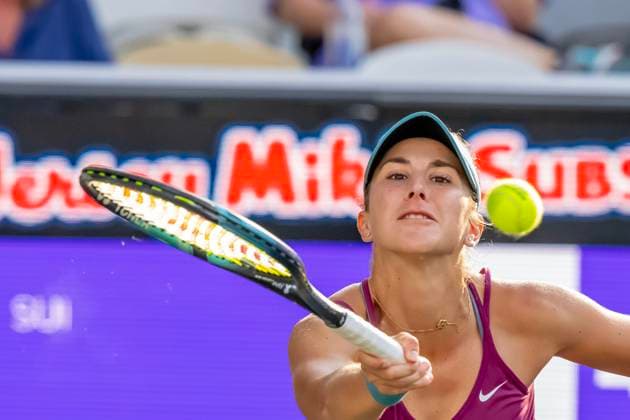 April 6, 2023, Charleston, SC, United States of America: (4) BELINDA BENCIC SUI plays against SHELBY ROGERS USA at the WTA, Tennis Damen Series for the Credit One Charleston Open in Charleston, SC, USA. Charleston United States of America - ZUMAa161 20230406_zaa_a161_281 Copyright: xWalterxG.xArcexSr.x