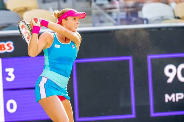 April 6, 2023, Charleston, SC, United States of America: SHELBY ROGERS USA plays against (4) BELINDA BENCIC SUI at the WTA, Tennis Damen Series for the Credit One Charleston Open in Charleston, SC, USA. Charleston United States of America - ZUMAa161 20230406_zaa_a161_250 Copyright: xWalterxG.xArcexSr.x