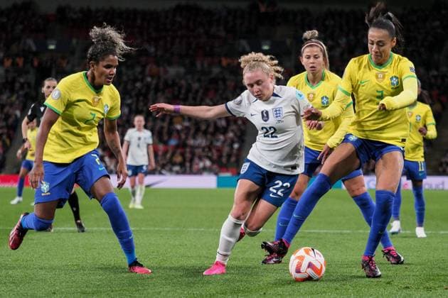 London, England, April 6th 2023: Katie Robinson (22 England) on the ball during the Womens Finalissima 2023 football match between England (UEFA Womens European champion) and Brazil (CONMEBOL Womens South American champion) at Wembley Stadium, London, England (Natalie Mincher SPP) Copyright: xNataliexMincher SPPx spp-en-NaMi-IMG_3462