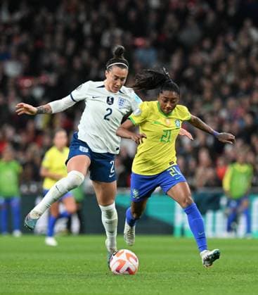England Women v Brazil CONMEBOL UEFA Women s Champions Cup Finalissima Kerolin of Brazil battles for possession with Lucy Bronze of England during the CONMEBOL UEFA Women s Champions Cup Finalissima match between England Women and Brazil at Wembley Stadium, London, England on 6 April 2023. London Wembley Stadium Greater London England Editorial use only , Copyright: xGrahamxHuntx PSI-17188-0275