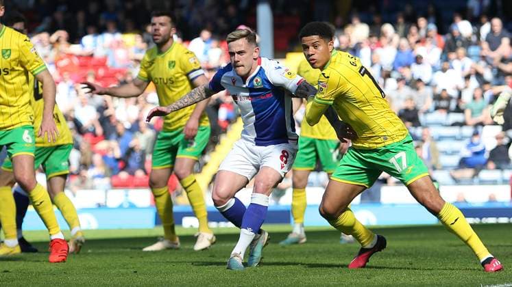 Blackburn Rovers v Norwich City EFL Sky Bet Championship 07 04 2023. Blackburn Rovers midfielder Sammie Szmodics (8) and Norwich City midfielder Gabriel Sara (17) during the EFL Sky Bet Championship match between Blackburn Rovers and Norwich City at Ewood Park, Blackburn, England on 7 April 2023. Blackburn Ewood Park Lancashire England Editorial use only DataCo restrictions apply See www.football-dataco.com , Copyright: xCraigxGallowayx PSI-17197-0008