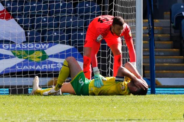 Sport Bilder des Tages Blackburn Rovers v Norwich City Sky Bet Championship Grant Hanley of Norwich leaves the match on a stretcher during the Sky Bet Championship match at Ewood Park, Blackburn Content Not Available For UK Newspapers Copyright: xPaulxChestertonx FIL-18341-0004 UK Newspapers OUT