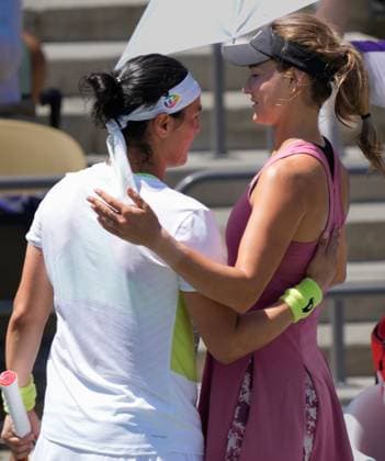 April 7, 2023: Ons Jabeur (TUN) defeated Anna Kalinskaya 6-0, 4-1 (ret), at the Credit One Charleston Open being played at Family Circle Tennis Center in Charleston, South Carolina USA Tennisclix Cal Media Charleston USA - ZUMAc04_ 20230407_zaf_c04_001 Copyright: xLesliexBillmanx