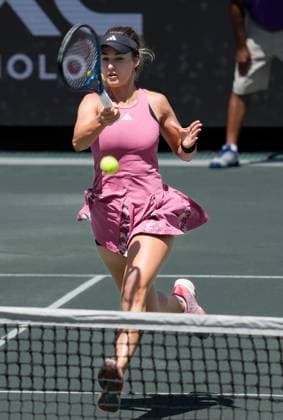 April 7, 2023: Anna Kalinskaya loses to Ons Jabeur (TUN), 6-0, 4-1 (ret) at the Credit One Charleston Open being played at Family Circle Tennis Center in Charleston, South Carolina, {USA} Tennisclix Cal Media Charleston USA - ZUMAc04_ 20230407_zaf_c04_009 Copyright: xLesliexBillmanx
