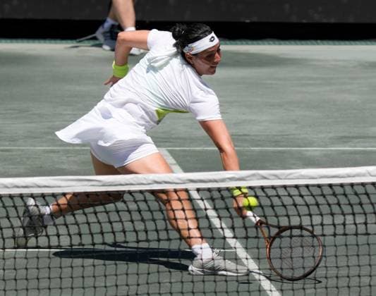 Sport Bilder des Tages April 7, 2023: Ons Jabeur (TUN) defeated Anna Kalinskaya 6-0, 4-1 (ret), at the Credit One Charleston Open being played at Family Circle Tennis Center in Charleston, South Carolina USA Tennisclix Cal Media Charleston USA - ZUMAc04_ 20230407_zaf_c04_014 Copyright: xLesliexBillmanx