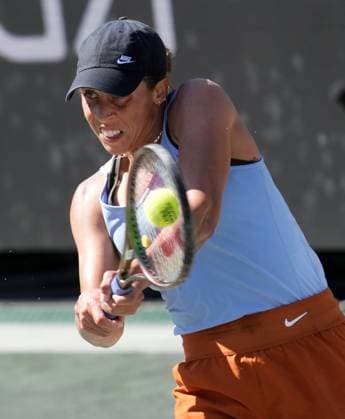 April 7, 2023: Madison Keys (USA) loses to Daria Kasatkina (RUS), 7-6, 4-6, 6-2 at the Credit One Charleston Open being played at Family Circle Tennis Center in Charleston, South Carolina, {USA} Tennisclix Charleston USA - ZUMAc04_ 20230407_zaf_c04_039 Copyright: xLesliexBillmanx