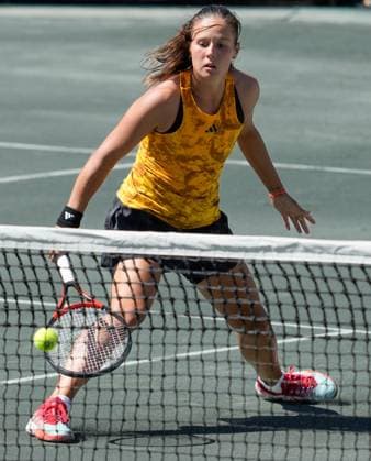 April 7, 2023: Daria Kasatkina (RUS) defeated Madison Keys (USA) 7-6, 4-6, 6-2, at the Credit One Charleston Open being played at Family Circle Tennis Center in Charleston, South Carolina USA Tennisclix Charleston USA - ZUMAc04_ 20230407_zaf_c04_027 Copyright: xLesliexBillmanx