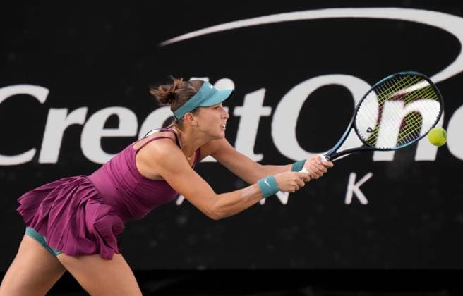 April 7, 2023: Belinda Bencic (SUI) defeated Ekaterina Alexandrova (RUS) 6-3, 6-3, at the Credit One Charleston Open being played at Family Circle Tennis Center in Charleston, South Carolina USA Tennisclix Charleston USA - ZUMAc04_ 20230407_zaf_c04_060 Copyright: xLesliexBillmanx